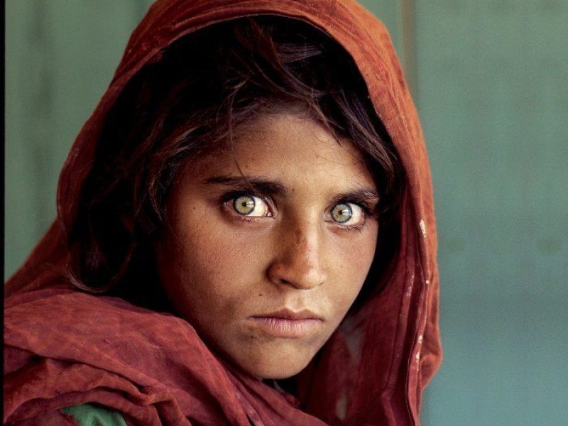 Steve-McCurry-Afghan-Girl-photo-700x658